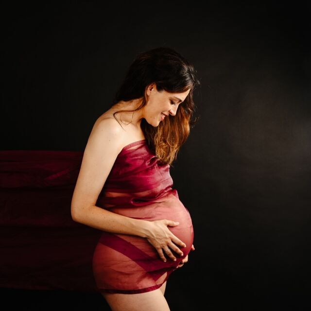 No hay un segundo embarazo.
Hay este embarazo. Con esta barriga, este cuerpo, esta historia.

Lo que parece eterno hoy, mañana será un vago recuerdo. Por eso lo fotografío como merece: con luz, con mimo, con fuerza.

Si estás en tu semana 28 a 34, este es el momento ideal para reservar tu sesión.

¿Lo hacemos especial juntas?

Escríbeme y te cuento cómo son las sesiones premamá en @debajodeunboton.

(Incluye opción de pack embarazo + bebé para tenerlo todo cubierto). #fotografíabebés #newbornmadrid #reciennacidos #fotografiadefamilia #fotosbonitas #fotografiainfantil #madresmadrid #fotografiaembarazo #embarazo #pregnant